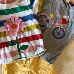Mini Boden set - 2 t shirts and crop pants